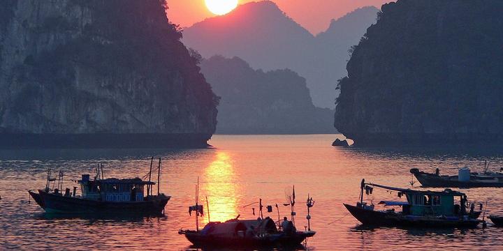 Quần dáng cong đang gây sốt với thiết kế độc đáo và tính ứng dụng cao, giúp tạo hiệu